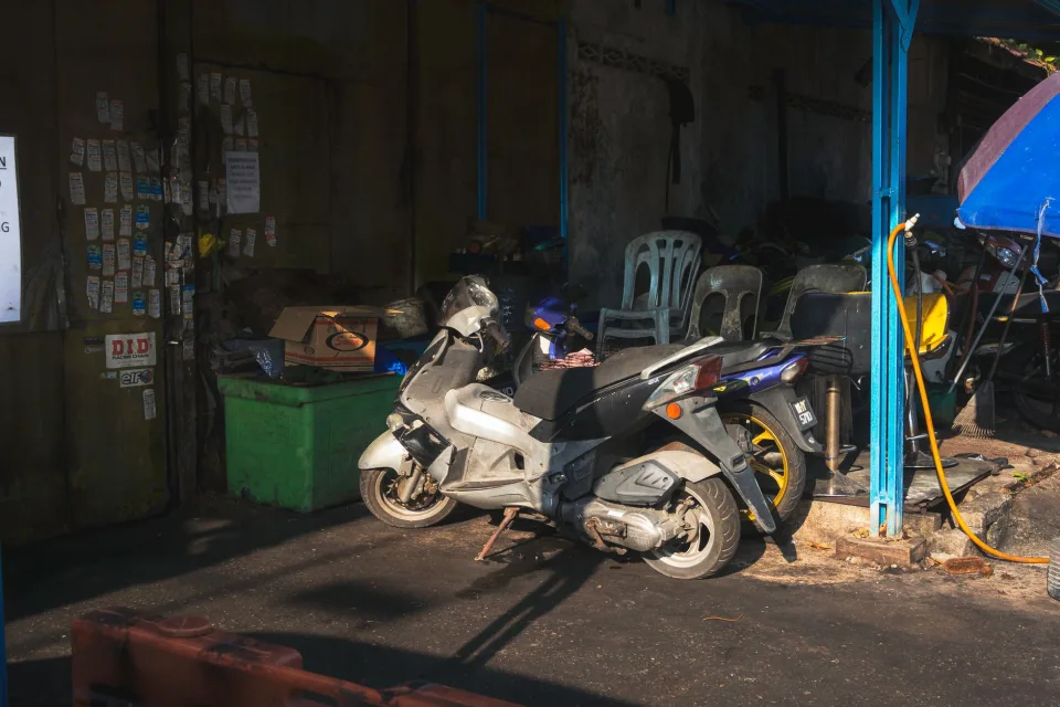 Xưởng sửa xe của Huỳnh Tấn Quốc